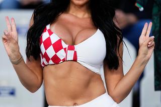 Ivana Knoll założyła obcisły kostium i zrobiła to bez zahamowania! Seksowna miss mistrzostw świata niezwykle podkreśliła swoje wdzięki.
