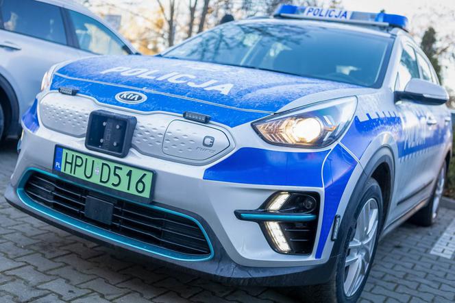 Policjanci z Poznania odebrali nowe radiowozy. To elektryki z dużym zasięgiem