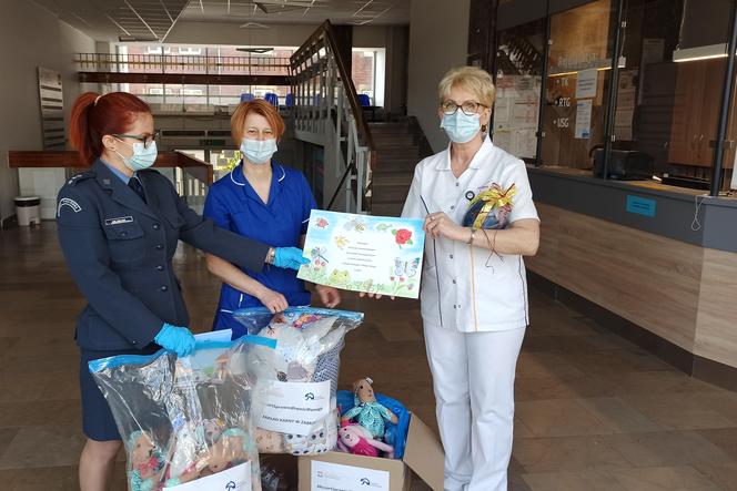 Więźniowie z Zabrza uszyli pluszaki dla małych pacjentów oddziału onkologii zabrzańskiego szpitala
