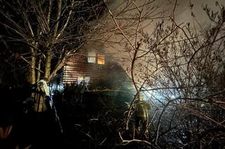 Tragiczny pożar w Żabnicy. Palił się dom, zginęły dwie osoby 