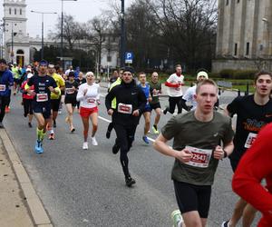 Bieg na Piątkę 2024, Warszawa - zdjęcia. Biegłeś? Szukaj się w galerii!