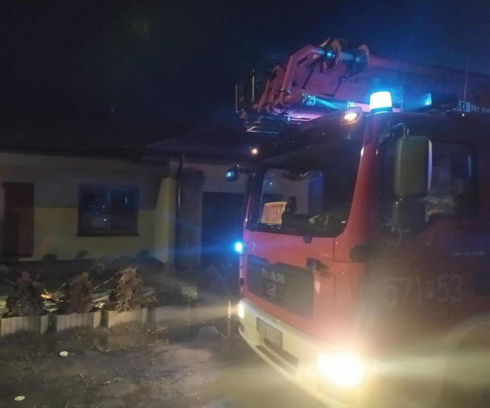 Duże straty po pożarze w Sierakowie koło Rawicza. Ogień przeniósł się na dom