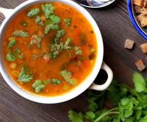 Zupa fasolkowa po prowansalsku – z jajem