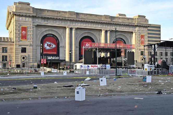 Strzelanina w Kansas po paradzie Super Bowl. 21 osób rannych, jedna nie żyje!