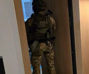 Gdańsk. 37-latek zatrzymany po szturmie. Jest podejrzany o usiłowanie zabójstwa w hotelu [ZDJĘCIA].