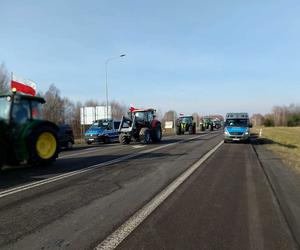 Lubelskie. Kilkaset ciężarówek czeka na odprawę. Rolnicy blokują drogę