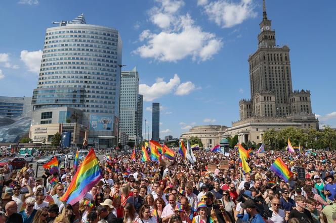 „Czas na równość jest teraz”. Ulicami Warszawy przeszła Parada Równości [GALERIA]