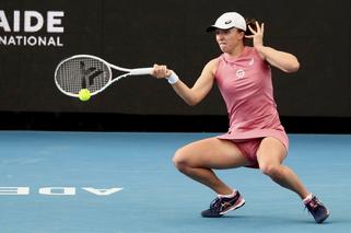 Świątek - Dart O KTÓREJ GODZINIE gra Iga Świątek dzisiaj Australian Open Polka zaczyna walkę w Melbourne AO 2022 KIEDY gra Świątek GODZINA meczu dzisiaj