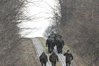 Lubelskie: 200 policjantów poszukuje obiektu, który wleciał w Polską przestrzeń powietrzną [ZDJĘCIA]