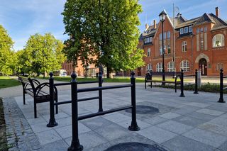 Plac Kościeleckich rozkwita na wiosnę. Bydgoszczanie chętnie wybierają go na spacer