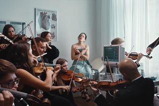 Rosalía nagrała teledysk w Polsce. Te kultowe miejsca w Warszawie odwiedziła hiszpańska gwiazda