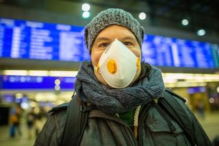 Chiny otworzyły granice, ale świat się boi. Wracają obowiązkowe testy dla podróżnych