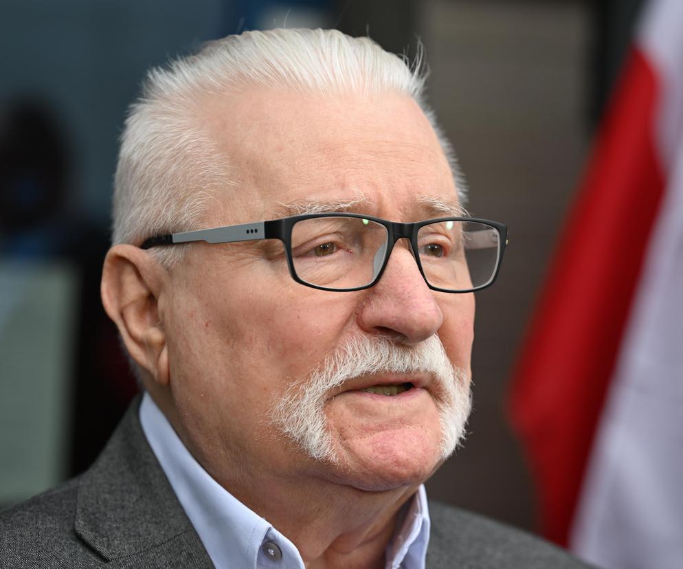 Lech Wałęsa głosuje w wyborach