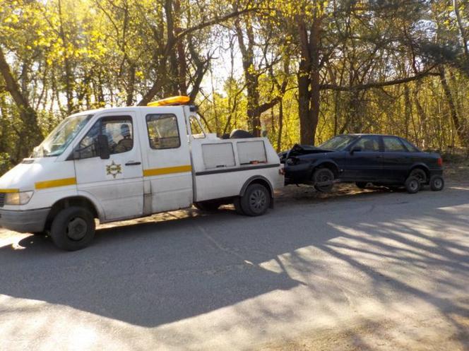 Wraki samochodów zalewają Warszawę