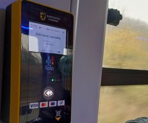 Jeździsz autobusem lub tramwajem?  Aby dalej korzystać z komunikacji miejskiej musisz to zrobić!