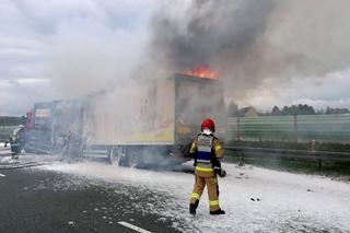Pożar TIRa z naczepą z kosmetykami na autostradzie A4 