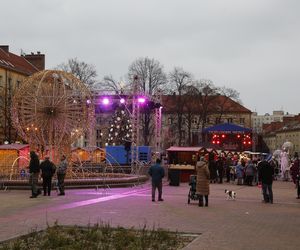 Tyski Jarmark Bożonarodzeniowy trwa w najlepsze. Znakomite koncerty i wyjątkowa atmosfera ZDJĘCIA