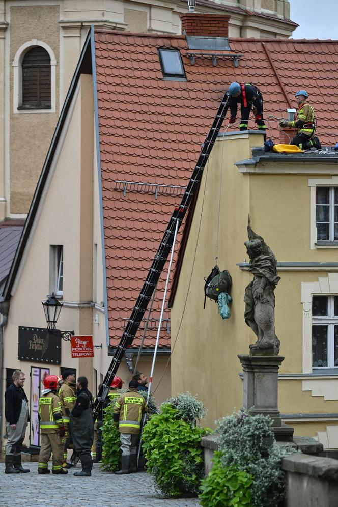 Dynamiczna sytuacja powodziowa. Rzeka Nysa Kłodzka zalała Kłodzko, 15 bm