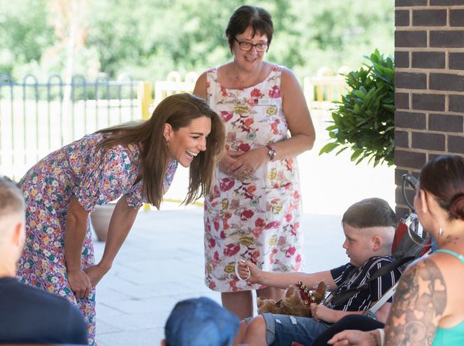 Księżna Kate sadzi rośliny w hospicjum dla dzieci