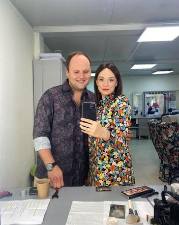 Barwy szczęścia na planie. Natalia (Maria Dejmek), Klemens (Sebastian Perdek)