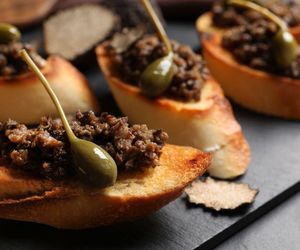 Z suszonych grzybów robię wyborny kawior. To efektowna przekąska na każdą okazję 