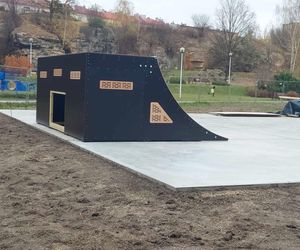 Skate Park Starachowice. Większość urządzeń już zamontowano