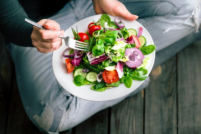 Dieta wegańska może pomóc chorym na RZS. Łagodzi ból stawów