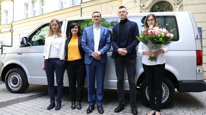 Premier Morawiecki u sześcioraczków z Krakowa