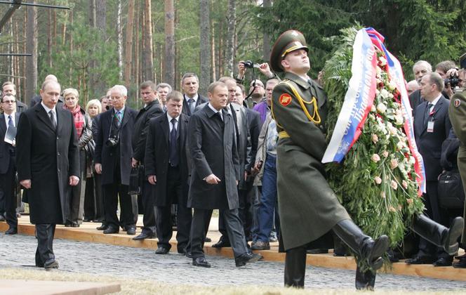 Donald Tusk i Władimir Putin w Katyniu