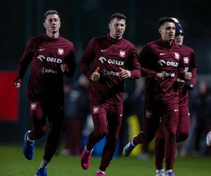 Robert Lewandowski i inni kadrowicze na treningu reprezentacji Polski