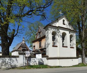 To jedna z najciekawszych małopolskich wsi. Jej ozdobą jest szlachecki dwór 