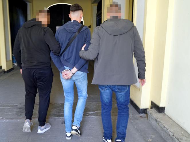 Zrobił z samochodu mobilny magazyn. Policjanci znaleźli łącznie 24 kg narkotyków