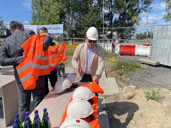 Umowa na budowę zachodniej części wiaduktu przy ul. Zjednoczenia podpisana. Kiedy ruszą prace?