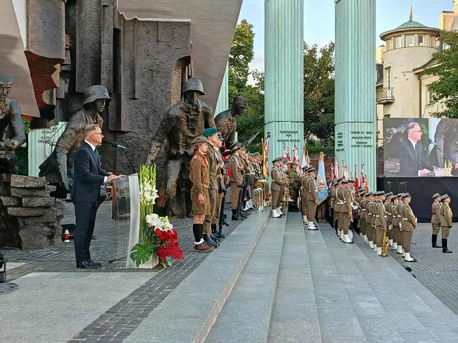 81. rocznica Powstania Warszawskiego. Uroczystość na pl. Krasińskich