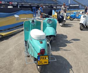 Osy kręciły kółka na stadionie żużlowym w Lesznie. Ogólnopolski zlot skuterów Osa Osieczna-Leszno 