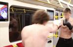 Nielegalna walka w metrze w Warszawie. Szokujące sceny w pociągu! 