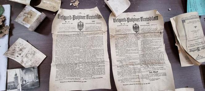 Kapsuła czasu z kościoła w Białogardzie otwarta. Co przez lata skrywał szklany słój na szczycie wieży?