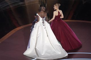 Najdziwniejsze oscarowe stroje w dziejach?! Nie zgadniesz, co miała na plecach Ariana Grande