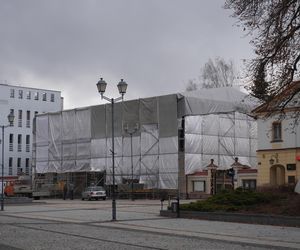 Słynny budynek w centrum Białegostoku w remoncie. Zobacz, co tam się dzieje