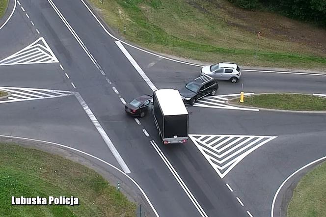 Lubuskie. Dron nagrał przerażający wypadek! Audi i bus zderzyły się na DK nr 32 [WIDEO, ZDJĘCIA]