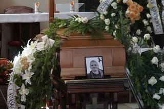 Pogrzeb Wojciecha Majora Suchodolskiego. Ostatnie pożegnanie legendy internetu. Krzysztof Kononowicz na miejscu
