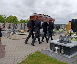 Pogrzeb pana Mikołaja z Siedlec. Do końca szukał rodziny dla 9-letniego syna. Spełniłem swoje marzenie