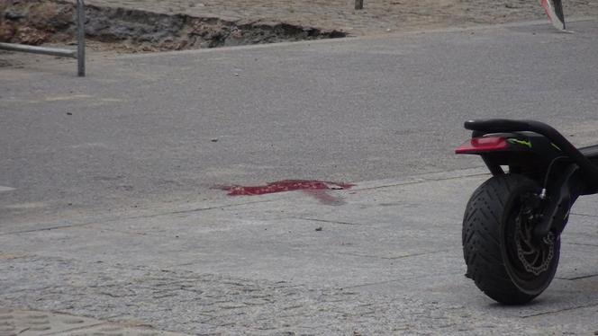 Staranował hulajnogę, uciekł i wrócił. Wypadek w samym centrum Warszawy 