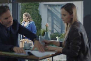 M jak miłość, odcinek 1877: Anita (Melania Grzesiewicz), Kamil (Marcin Bosak), dziennikarka