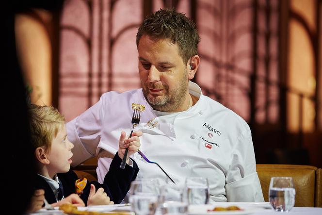 hells3/HK_3_odcinek_3_syn_Amaro_jurorem (11)