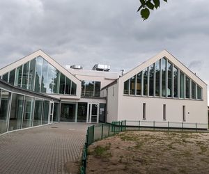 Życie w Architekturze 2025. Budowa szkoły, przedszkola i biblioteki gminnej przy Szkole Podstawowej, przy ul. Wrocławskiej 19 w Chrząstawie Wielkiej. Arch. Maciej Woś