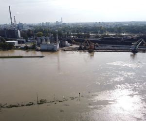 Wrocław - Odra wysoki poziom wody przy porcie miejskim