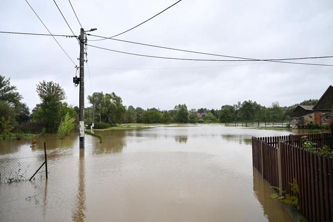 Zalane wsie, ewakuacja, woda na ulicach miasta. Dramatyczna sytuacja na południu Polski. 