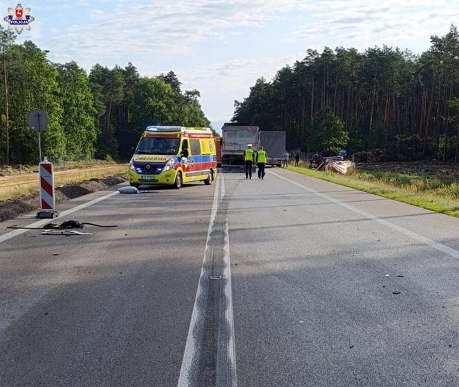 Śmiertelny wypadek na drodze krajowej w Annówce. Czołowe zderzenie dwóch tirów [ZDJĘCIA]