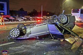 Poważny wypadek BMW. Kierowca kompletnie pijany